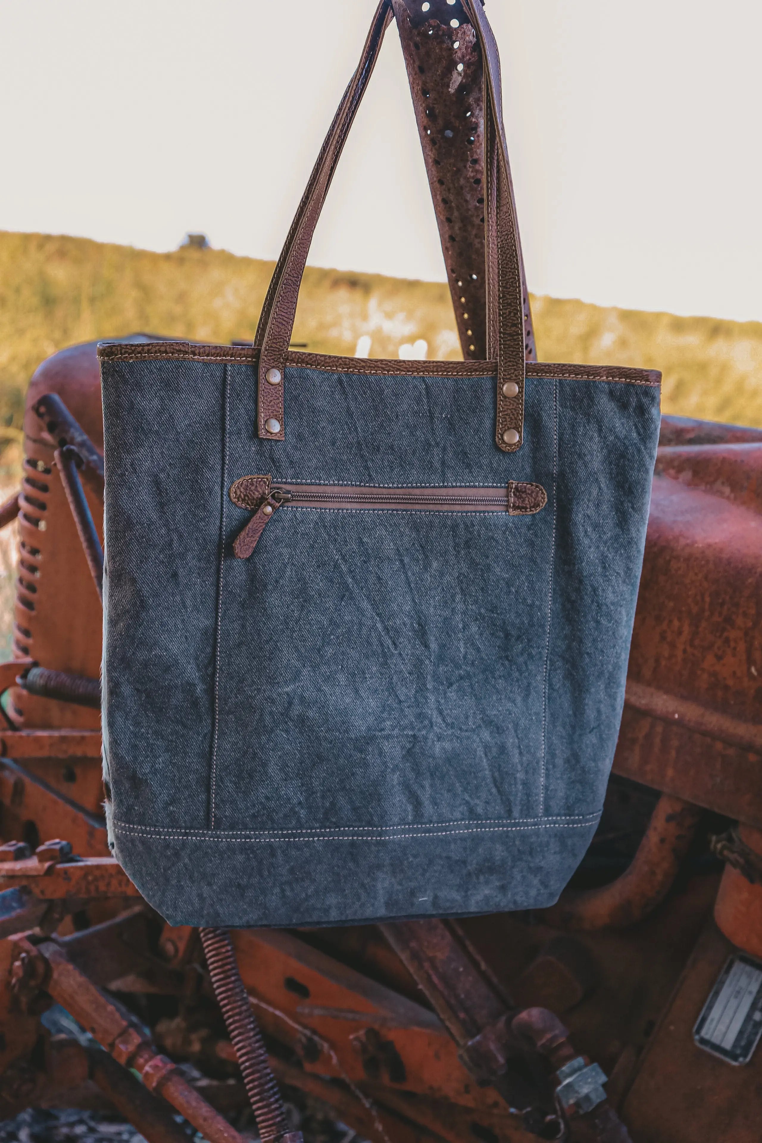 Tote’s The Most Bag Haute Southern Hyde
